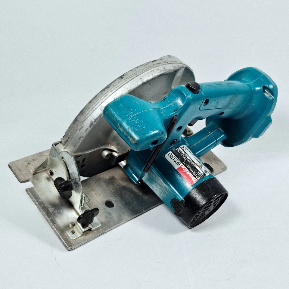 Makita Circular Saw Cordless Body Only Working 5621RD 18V No Battery or Charger - Image 1 of 4
