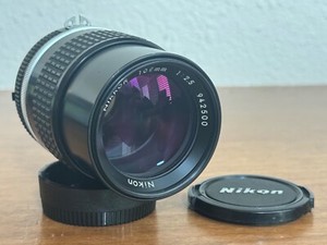 Nikon Nikkor 105mm F2.5 Ai-s telephoto portrait lens film or digital camera AIS