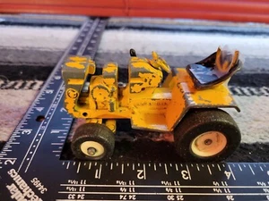 Ertl Cub Cadet Lawn Tractor 1/16 Diecast Replica Collectible - Picture 1 of 9