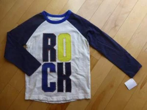 Neu mit Etikett brandneu Mini Boden Jungen Applikation Grafik Tee Oberteil Langarm T-Shirt 6 7 - Bild 1 von 3