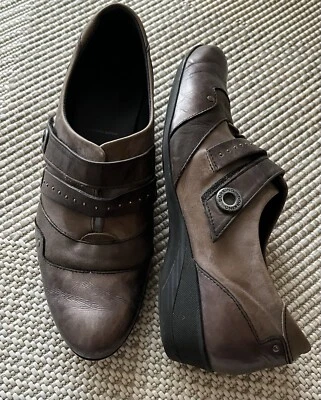 BELLES CHAUSSURES DORKING P39 CUIR TAUPE MARRON FERMEES PAR 2 BRIDES - Photo 1/4