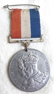Antigua Medalla Coronación Jorge V y Reina María 1911 con Cinta y Pin - Imagen 1 de 6