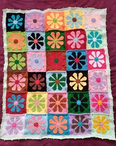 Handmade Retro Daisy Crochet blanket 106 / 86 cm - Picture 1 of 6