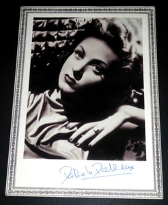 Dannielle DARRIEUX - PHOTOGRAPH HAND SIGNED 24X32CM - Picture 1 of 3