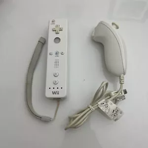 Genuine Official Nintendo Wii Remote + Nunchuck Bundle - Picture 1 of 9