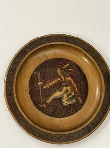 Zakopane Polen handgeschnitzte Intarsien Holz, Metall Volkskunst Platte 11" Mann mit Bewaffnung - Bild 1 von 8