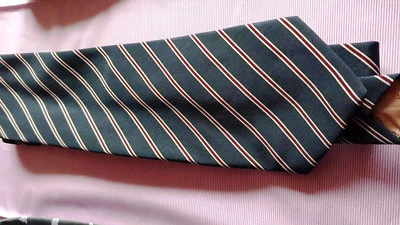 Paul Stuart Irish Poplin tie Navy with red and white stripes EUC - Image 1 of 2