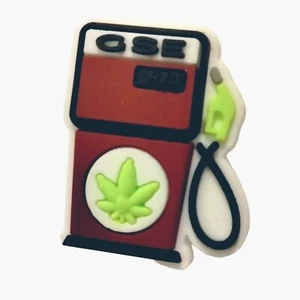 Dije para zapatos de cannabis bomba de gas hierba combustible hoja verde 1 pulgada púrpura coleccionable - Imagen 1 de 3