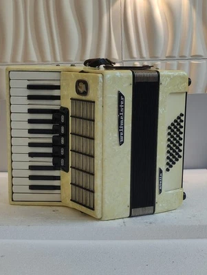 ++Piano accordion akkordeon WELTMEISTER STELLA  40 bass - Image 1 of 4