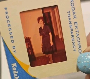 #DT 35mm slide - Vintage - Collectibles - Photo - Women Dress Pose - Picture 1 of 1