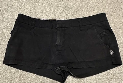 VTG VOLCOM  Booty Shorts Low Rise Black Chino Style Size 5 W31.5 Low Rise Read - Image 1 of 4