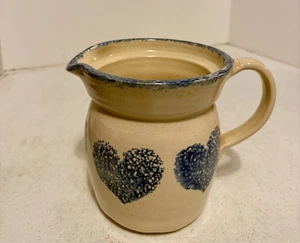 "ESPONJA DE CERÁMICA HECHA A MANO JARRA DISEÑO CORAZÓN 5"" diámetro" x 6" de alto vintage - Imagen 1 de 6