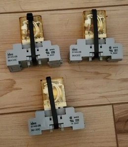 Lot of 3 IDEC SY4S-05 90702, RY2S-UD DC24V Relay with Socket - New - Picture 1 of 2