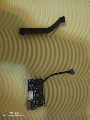 macbook air a1369 2010/2011 scheda usb alimentazione I/O con connettore - Immagine 1 di 2