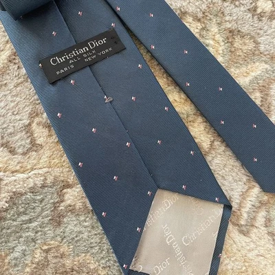 Corbata de seda Christian Dior vintage azul marino con patrón de puntos para hombre Foto 1 de 3