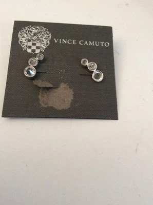 Pendientes Vince Camuto Go To Basics tono plata #105 $25 Foto 1 de 2