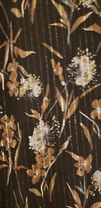 Schöner schwarzer Schal mit Herbstfarben, Blättern und Blumen - Bild 1 von 2
