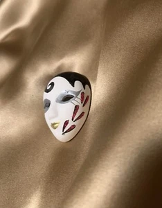 NEU Karneval weiß rot schwarz silber 1 3/4" Biskuit Karneval Maske Handwerk 9 verfügbar - Bild 1 von 5