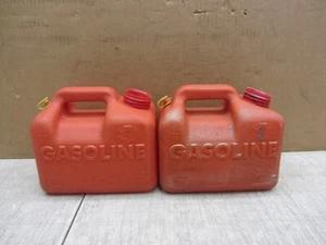 (2) VTG 1 GALLON 6 Oz PLASTIC VENTED GAS CAN NO SPOUT CHILTON OLD STYLE PREBAN - Picture 1 of 9