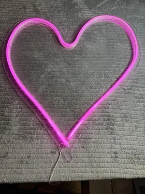 Luz LED en forma de corazón Foto 1 de 3