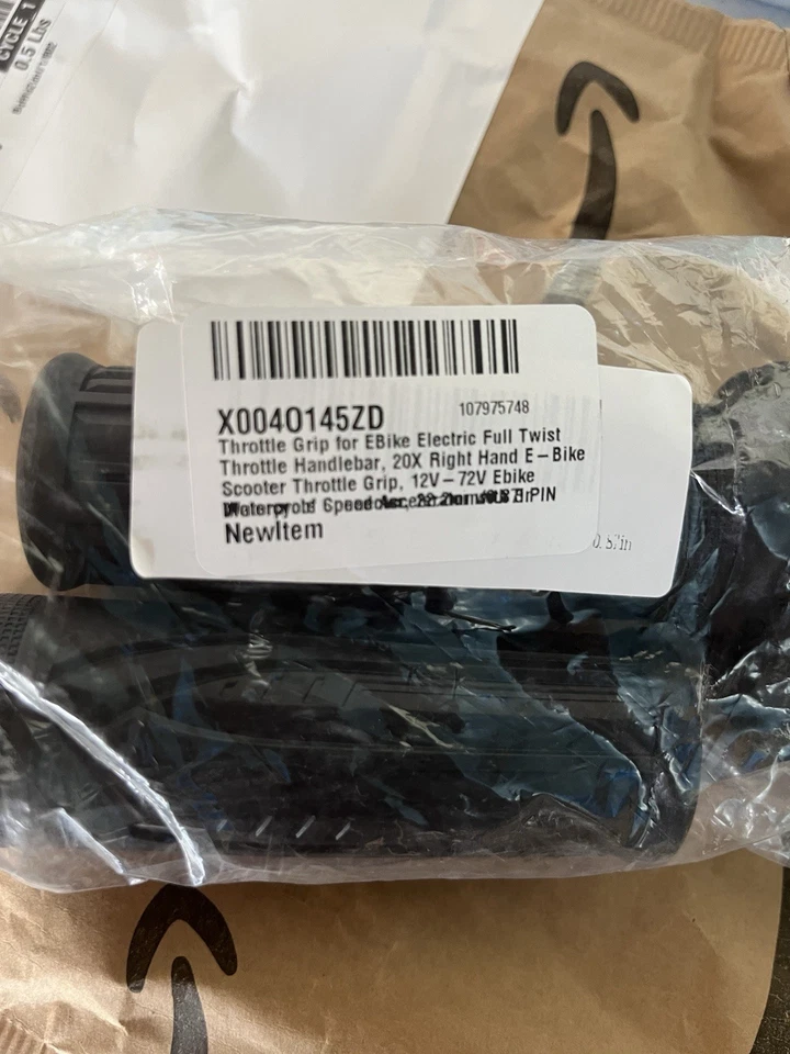 E Bike Full Twist Throttle with Male Connecter 3 Pin Waterproof Plug - Image 1 of 3