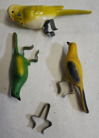 Vintage Lot Clip On Bird Bath Tree Sitter Decoy Red Yellow Bird Statue  523 Cover