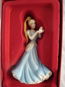 Lenox Disney Showcase Princess Cinderella Glass Slipper Ornament New 2021 - Picture 1 of 2