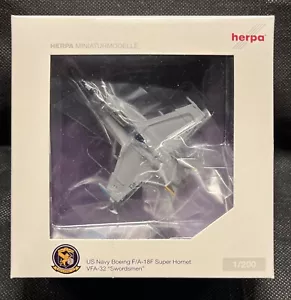 Herpa 1/200 USN F/A-18F Super Hornet VFA-32 Swordsmen - Picture 1 of 4