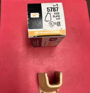 Wiremold 5787 Buff Kick Plate Nuevo en Caja, protege wiremold - Imagen 1 de 6