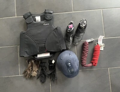 Rückenprotektor Reithelm Reitschuhe Führstrick Reithandschuhe Reiter Paket - Bild 1 von 4