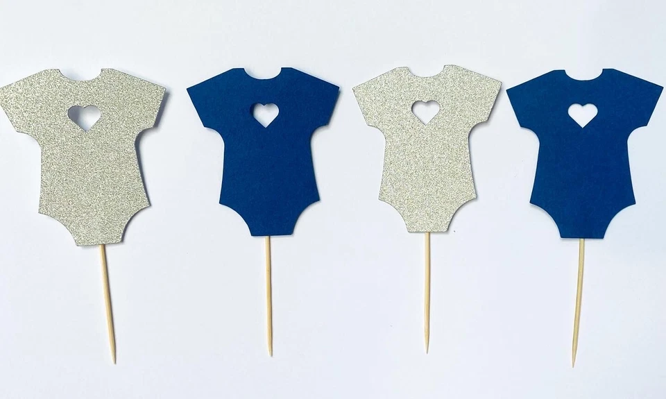 Chaleco hecho a mano para baby shower con cupcake Foto 1 de 1