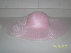 SOMBRERO DE COLECCIÓN KENTUCKY DERBY, ROSA PASTER POLIPROPOLIO ALA ANCHA DAVID TALLA M. MED. - Imagen 1 de 8