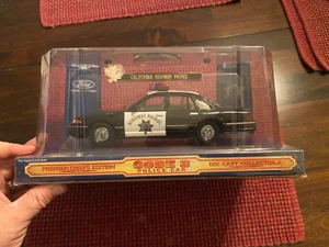 CODE 3 California Highway Patrol CHP Ford Crown Victoria Police Car 1:24 w/Patch - Picture 1 of 7