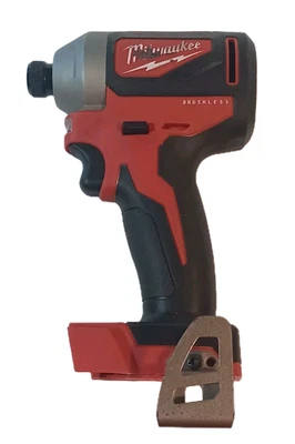 Milwaukee 2750-20 18V M18 Li-Ion sin escobillas 1/4" atornillador de impacto hexagonal USADO Foto 1 de 4