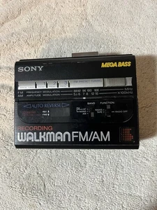 De colección Sony Walkman FM/AM MEGA BASS AF67 BF67 luces funciona pero no probado - Imagen 1 de 12