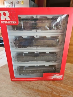 "JUEGO DE VAGONES DE PASAJEROS RIVAROSSI RT600224 60"" HWT Chicago y Northwestern NUEVO EN CAJA" Foto 1 de 4