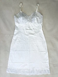 Vintage Vassarette Full Slip Nylon Women's size 32 A Ivory with Lace Trim - Picture 1 of 9