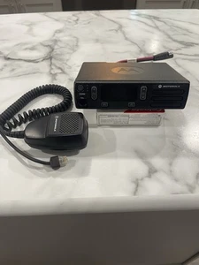 Motorola CM200d 403-470 MHz 16 Ch 40 Watt Analog Mobile Radio AAM01QPC9JC1AN - Zdjęcie 1 z 4