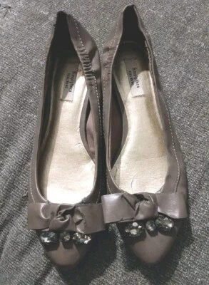 Simply Vera Vera Wang Ballet Pisos Mujer Talla 8 M Sin Cordones Marrón Taupe Arco Gemas  Foto 1 de 4