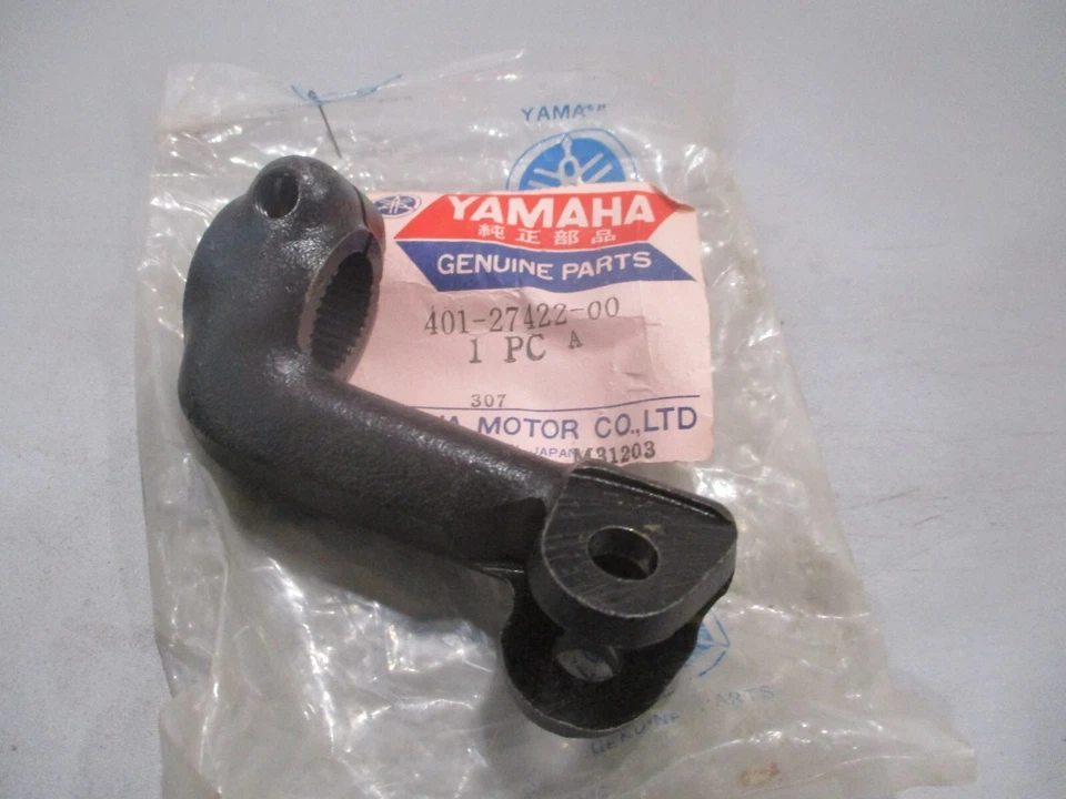 NOS Yamaha OEM Right Footrest Bracket 1974-1975 YZ125 MX175 MX125 401-27422-00 - Image 1 of 1
