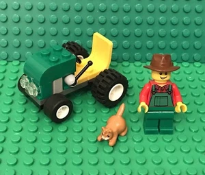 Lego vorgefertigter grüner Traktor mit City Farm Farmer Minifigur mit Katze Kätzchen - Bild 1 von 4