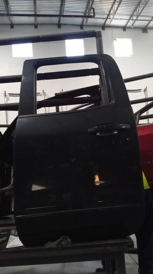 Chevrolet Silverado 1500 2018 puerta izquierda gris fabricante de equipos originales usado 76850 115 k millas Foto 1 de 2