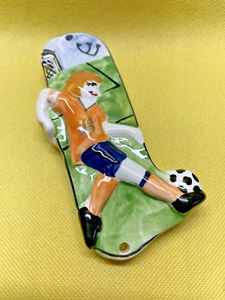 Schönes Porzellan Kinder Mezuzah Etui Fußball Motiv - Bild 1 von 2