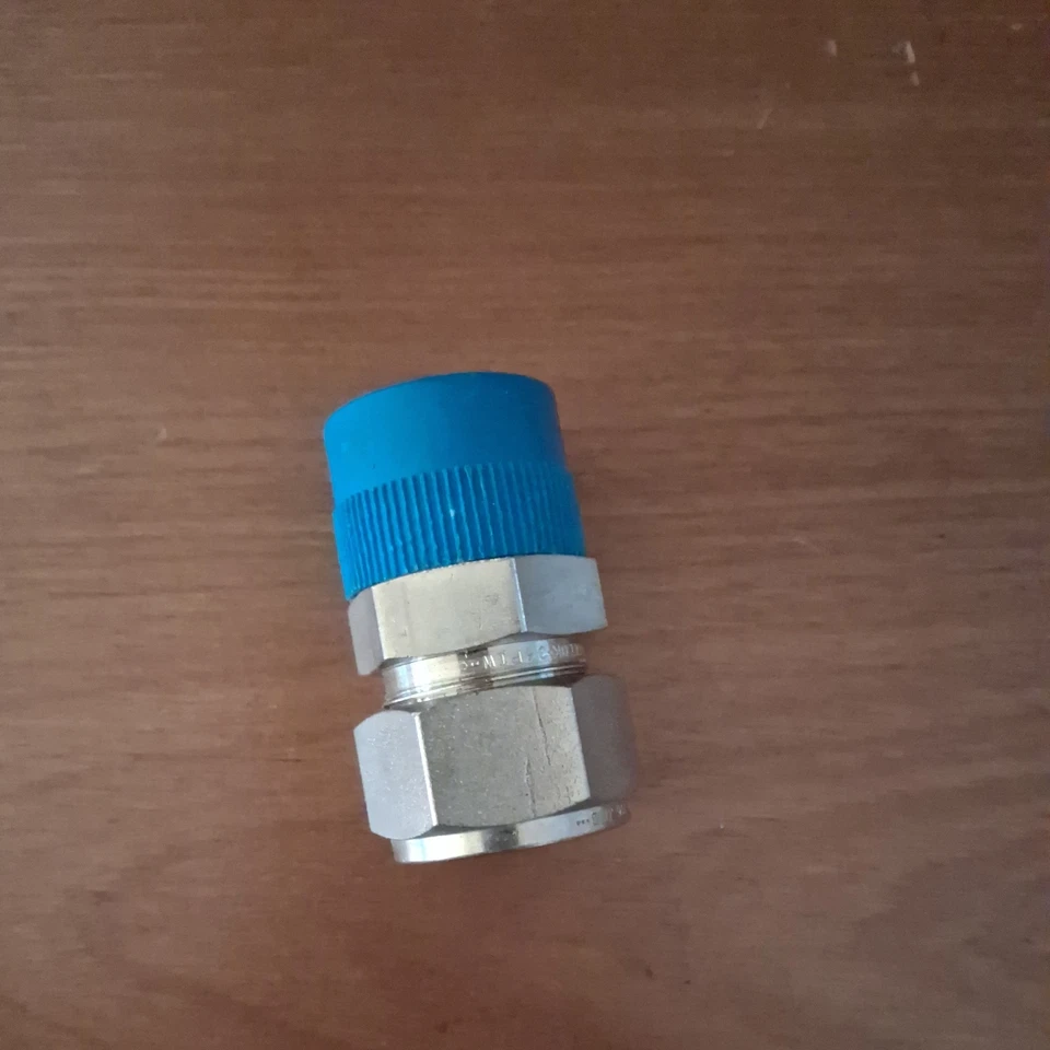 Swagelok SS-1610-1-12, 1" Compression X 3/4" Male NPT Connector, 316SS - Image 1 of 3