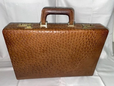 Maletín avestruz. Marrón. W 17 3/4" X 12 1/4" X 3 1/2". Foto 1 de 4