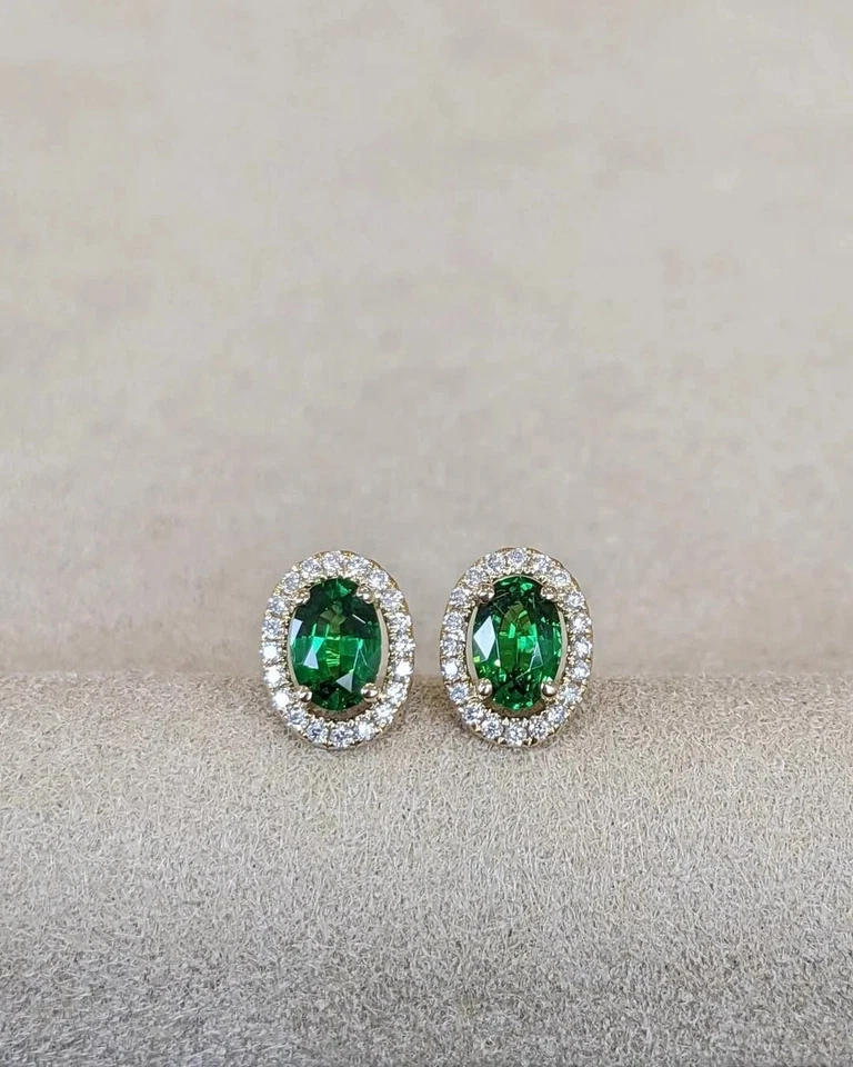 5.00 Ct Oval Cut Natural Green Emerald Diamond Earring Stud 14K Real Yellow Gold - Image 1 of 4