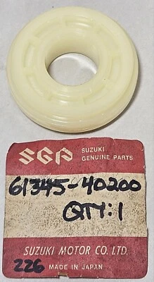 NOS 1979-1981 Genuine Suzuki RM RM100 RM125 RM250 RM400 Chain Roller 61345-40200 - Image 1 of 3