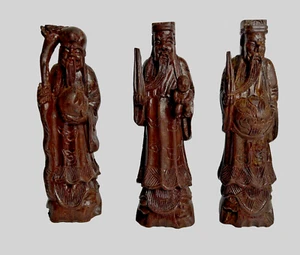 Set 3 statuine cinesi in legno intagliato dei saggi vintage legno scuro asiatico 6,5" - Foto 1 di 10