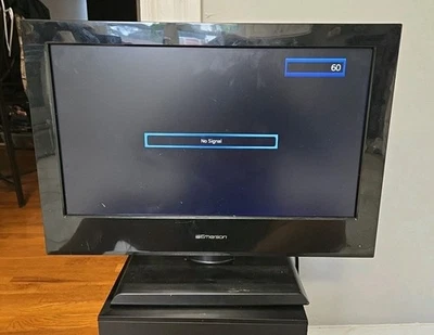 Emerson 19” TV LC195EM82 LCD Color Television  - Black 2011 - Image 1 of 4