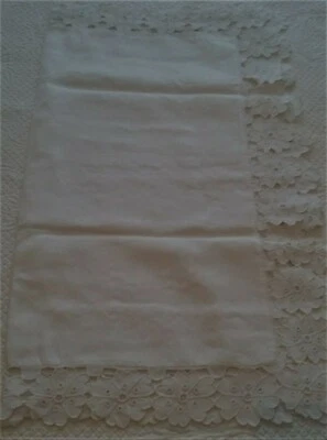 Grand napperon lin blanc bordure fleurie - Photo 1/4